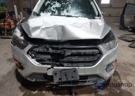 2018 Ford Escape S z USA, uszkodzony, nr VIN 1FMCU0F74JUB55520